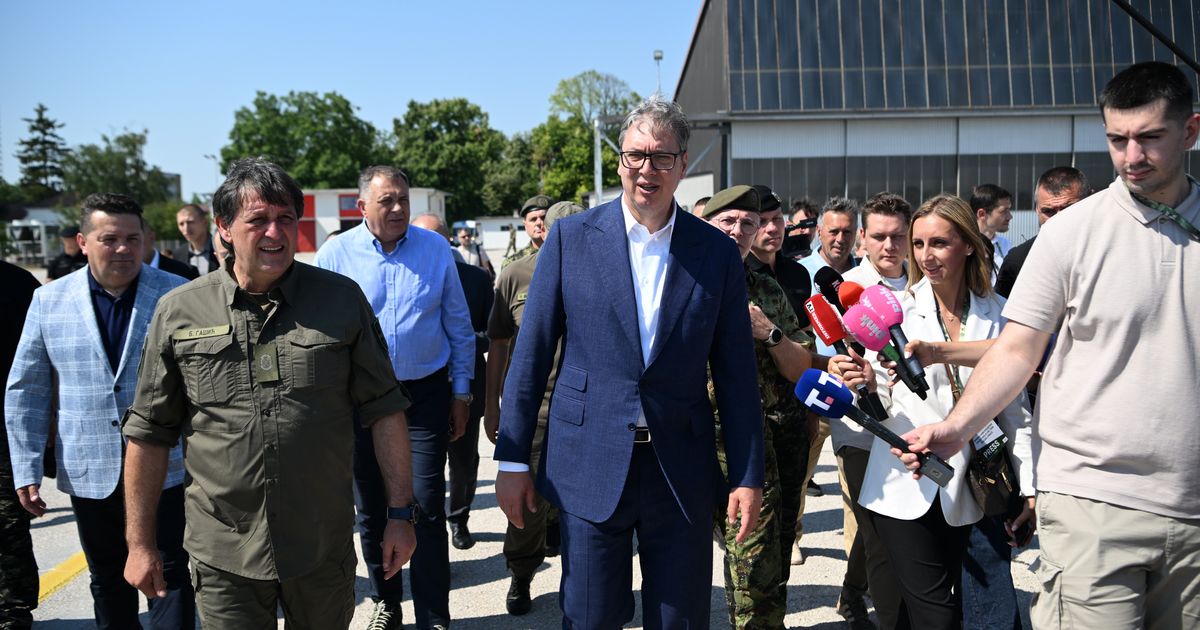 Вучич: На собрании "Сербия - одна семья" в урны было опущено 60 000 бюллетеней