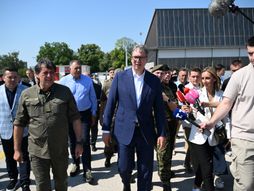 Aleksandar Vučić, Batajnica, prikaz novih sredstava Vojske Srbije