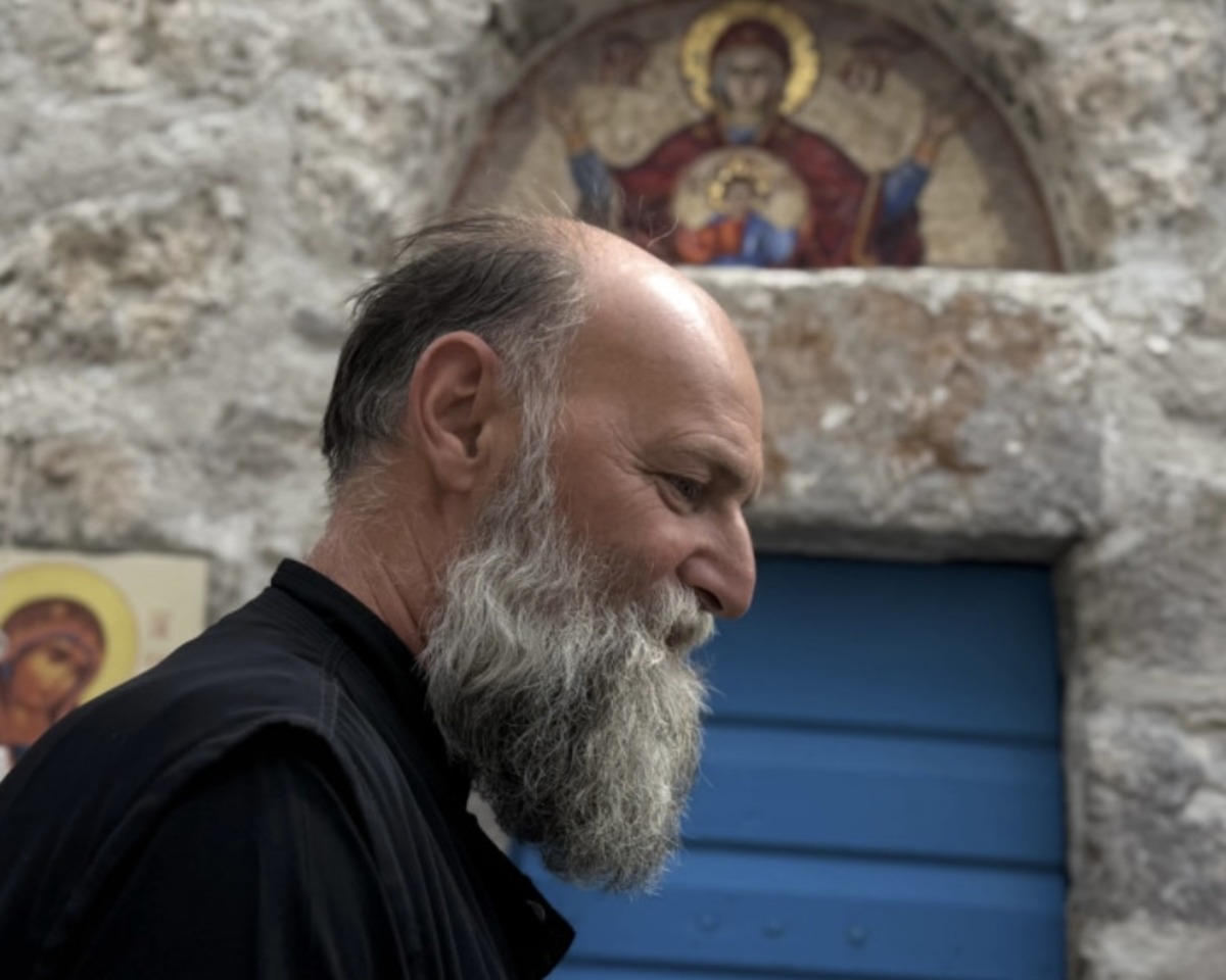 Otac Jovan me je naterao da popijem rakiju i gurnuo mi lavandu u ruke: Preplovio sam Boku da doznam šta želim