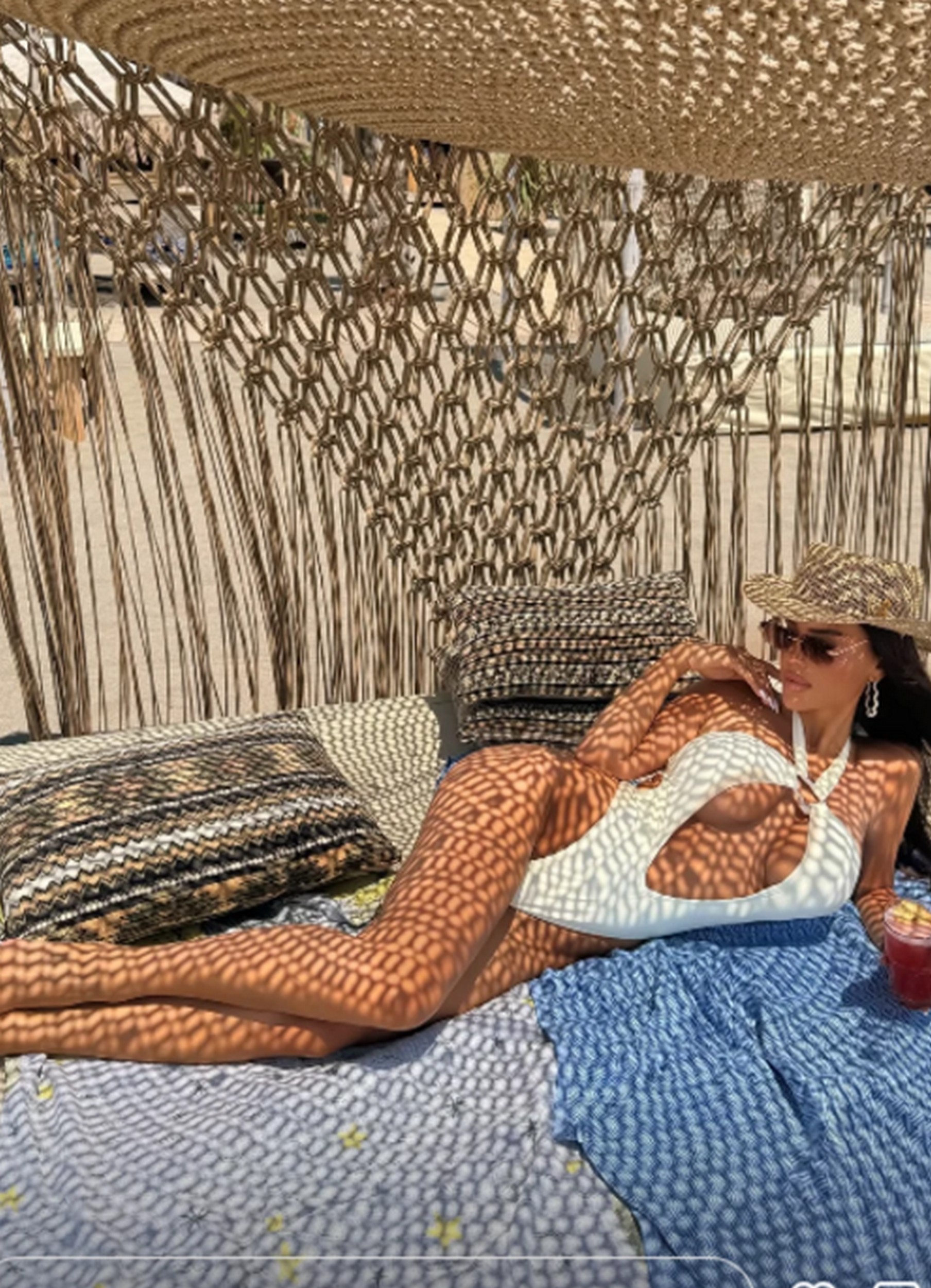 On ima najzgodniju ženu na estradi! Tamara posle porođaja grmi: Izgleda poput boginje u belom bikiniju
