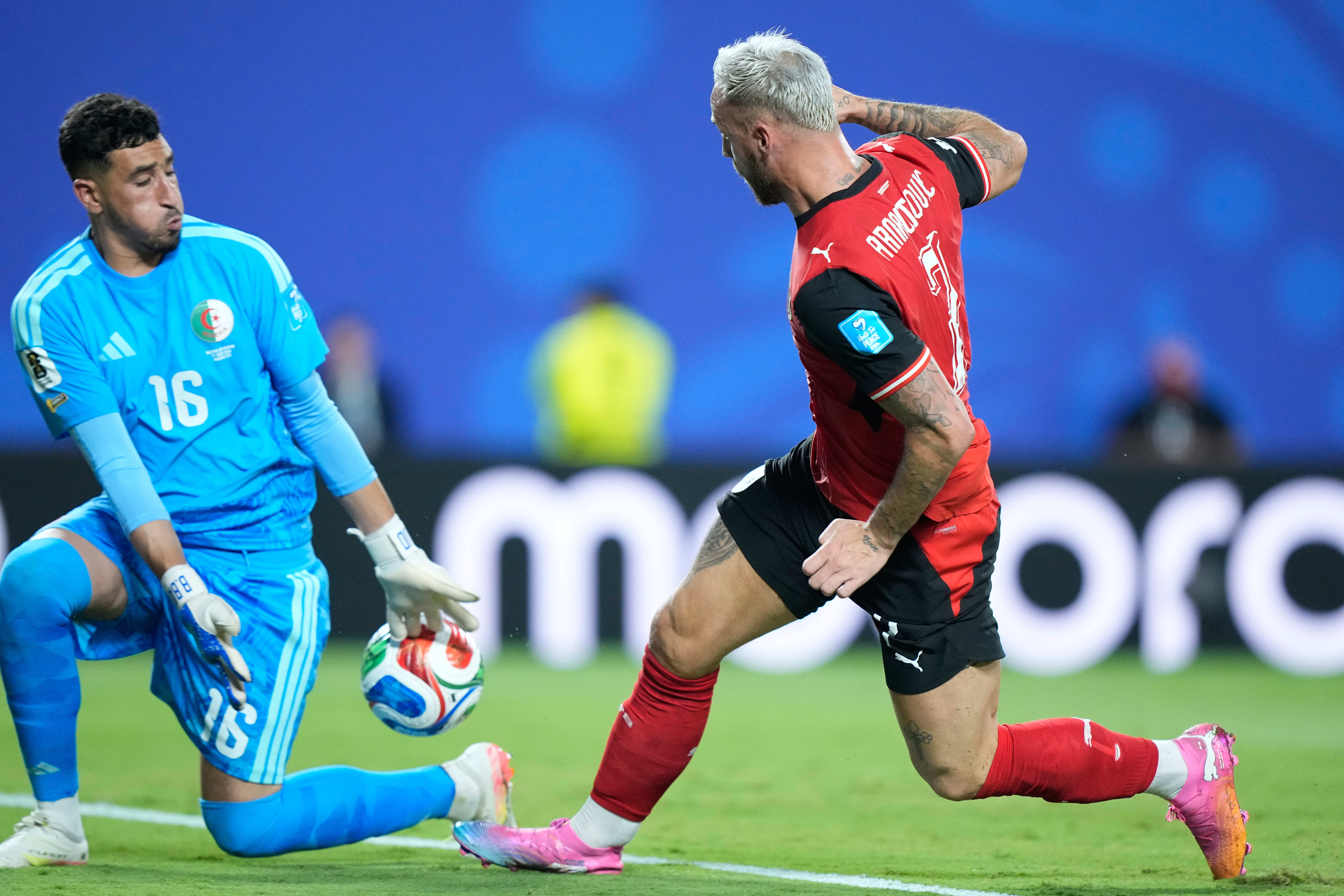 Marko Arnautović heroj Austrije! Ovako je igrač Zvezde pocepao mrežu Alžira