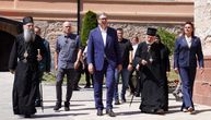 Vučić u poseti manastiru Ravanica, obišao i mobilnu ambulantu u Senjskom Rudniku