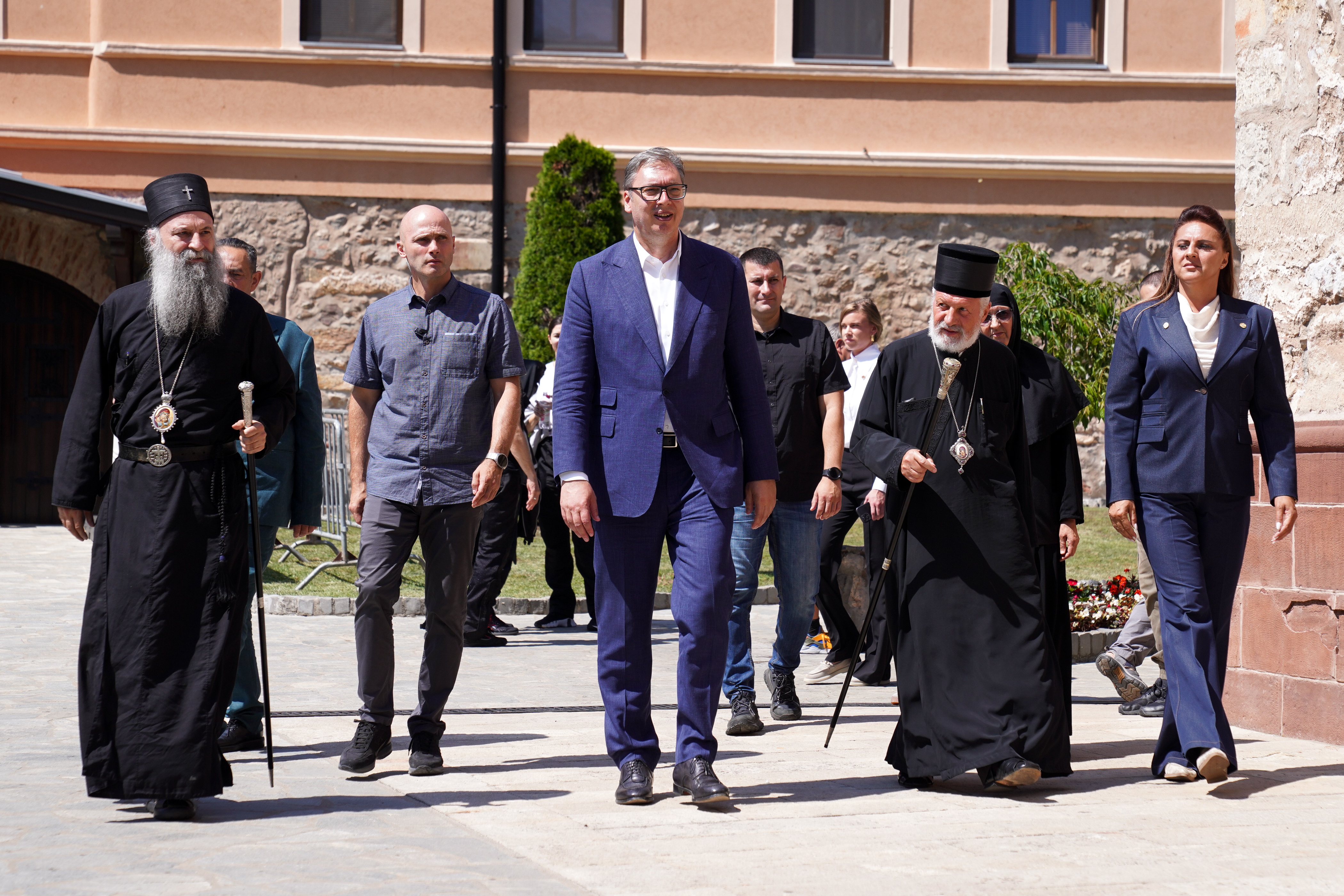 Vučić u poseti manastiru Ravanica, obišao i mobilnu ambulantu u Senjskom Rudniku