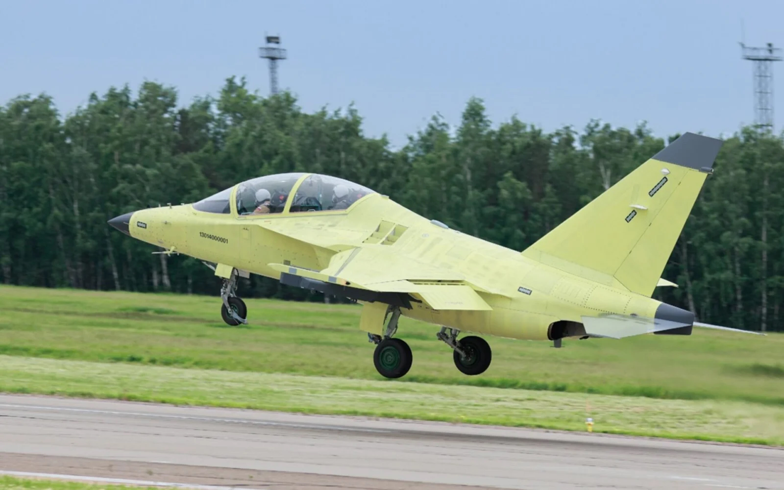 Prvi let modernizovanog Jak-130M: Ruski školski avion dobio radar i nove sisteme