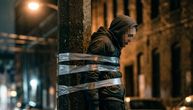 TRAŽI SE "BETMEN" Policija lovi osvetnika koji navodne lopove vezuje za bandere, snimci su nadrealni!