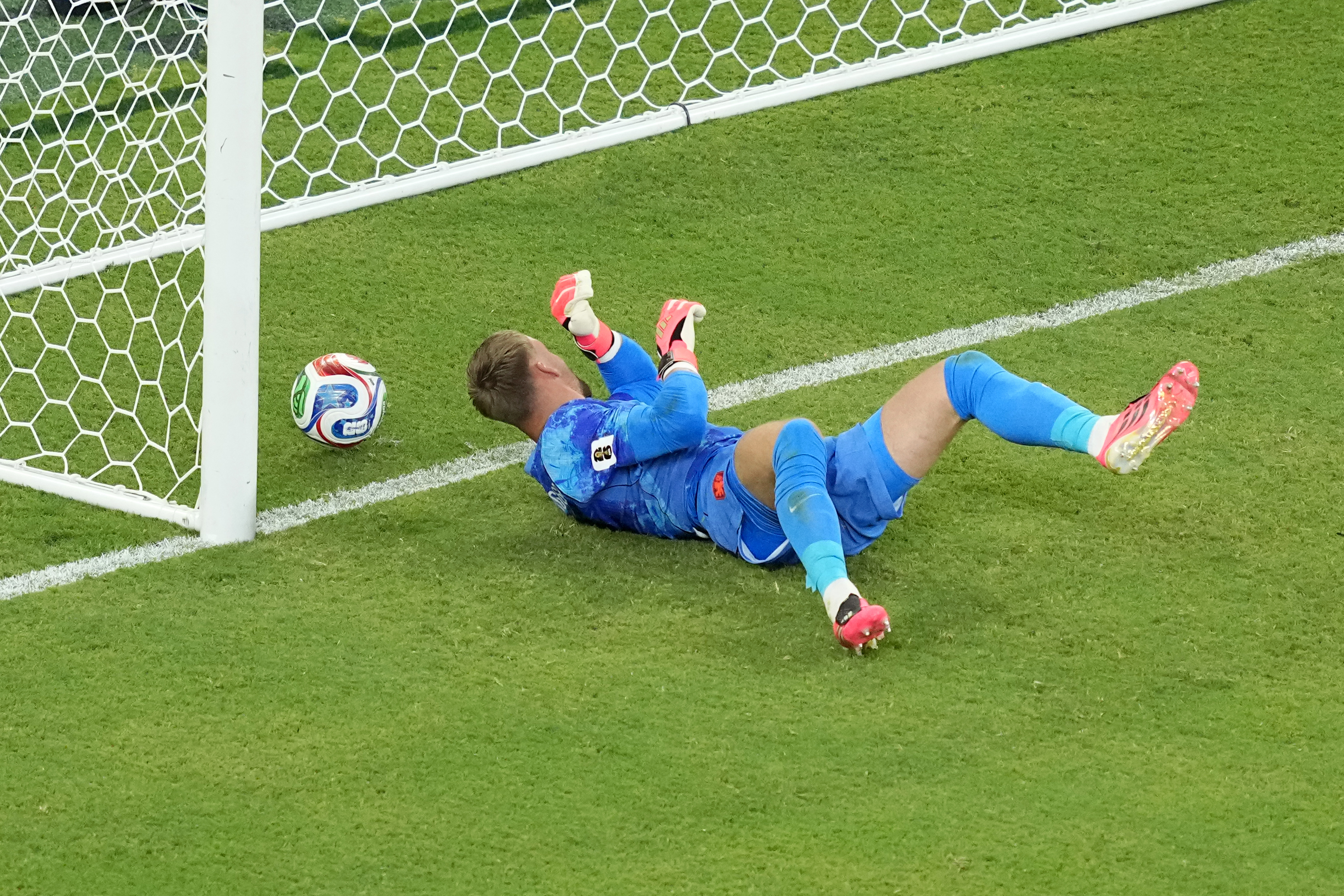 Ovo nikada niste videli, golman Holandije postigao auto-gol u penal seriji i izbacio svoju reprezentaciju