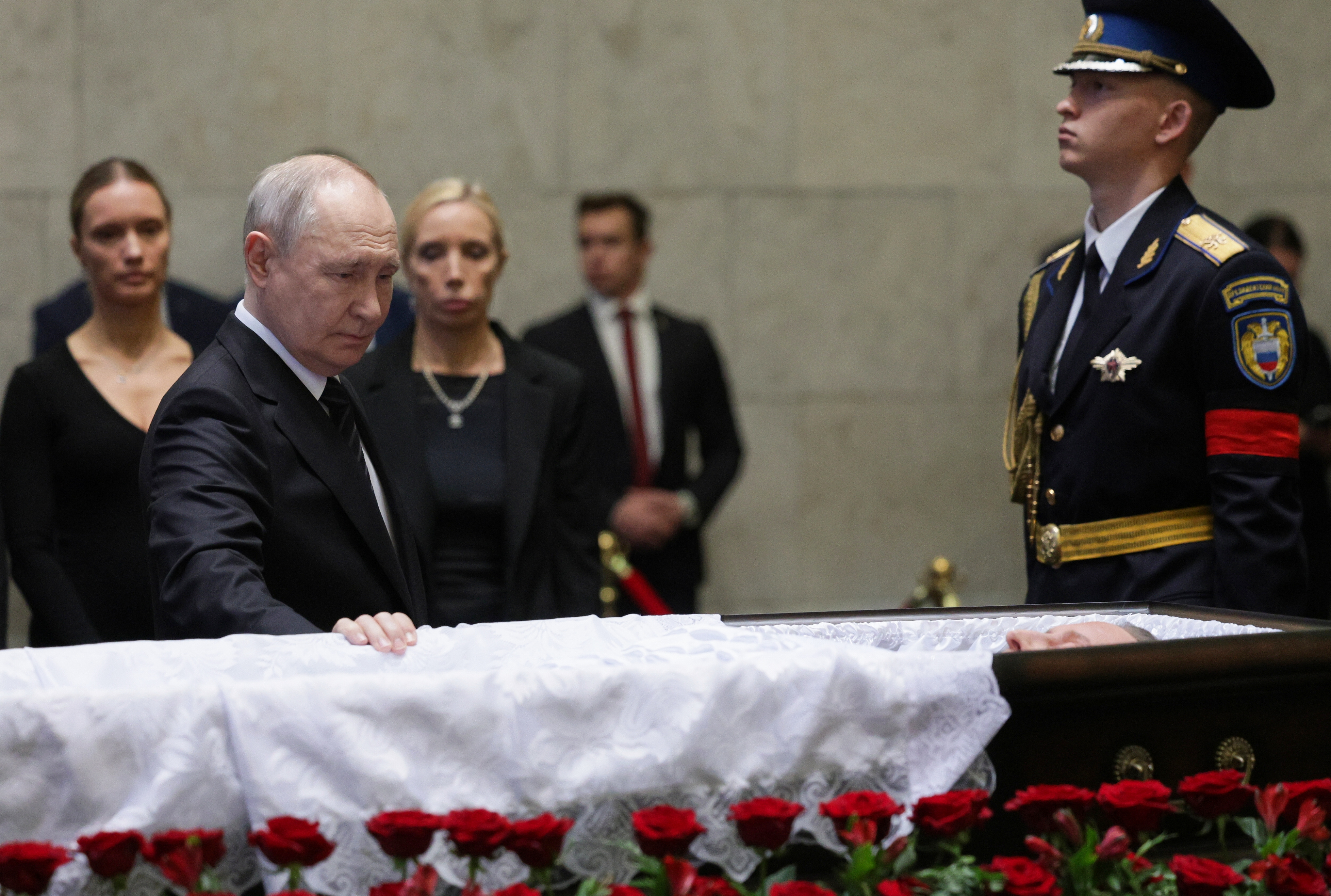 Putin i vrh Kremlja na ispraćaju Sergeja Ivanova: Sahranjen bivši ministar odbrane Rusije
