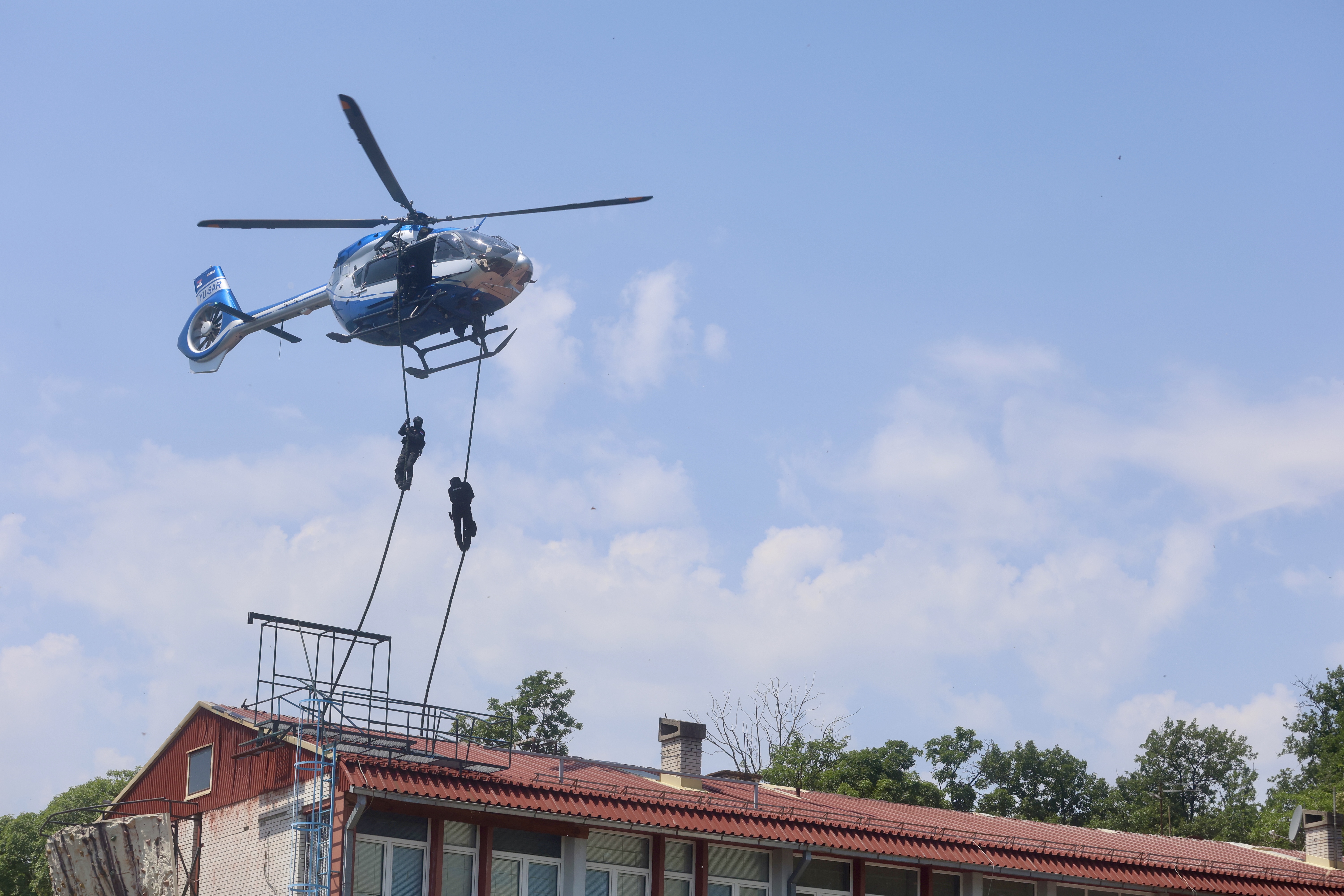 Serbian Gendarmerie displays its training and equipment during tactical exercise