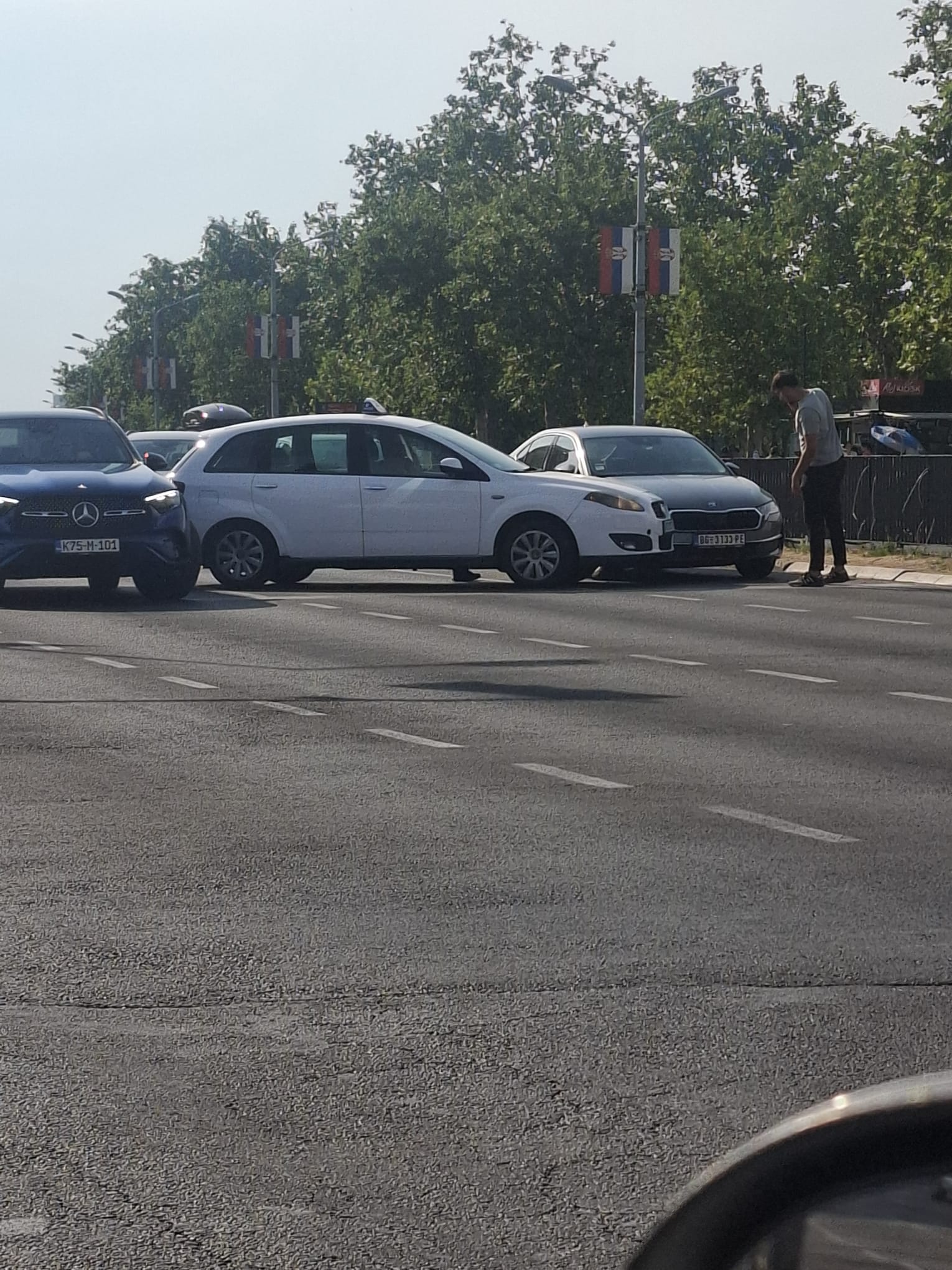 Jako nevreme pogodilo obode grada i uzrokovalo saobraćajnu oluju: Težak udes u jednoj od najprometnijih ulica