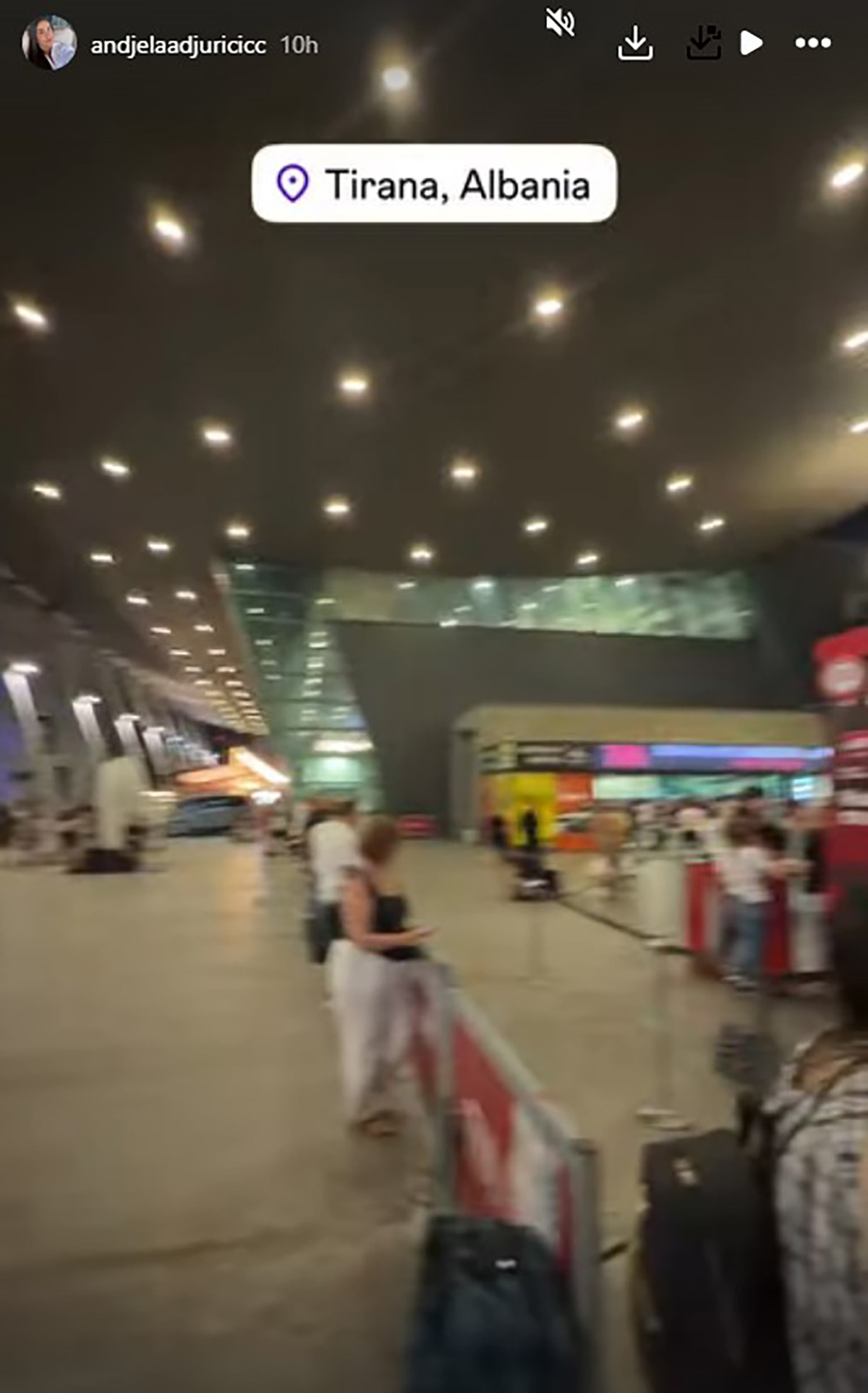 Anđela Đuričić putuje autobusom do Crne Gore! Haos na povratku sa mora, završila u drugoj državi: "Pakao!"