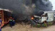 U požaru na autootpadu kod Širokog Brijega izgoreo veći broj automobila