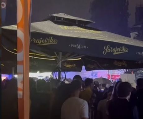 Kiša, atmosfera, Sarajevo, Bosna - SAD