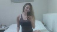 Bivša političarka (44) se raskrečila na krevetu, a na njoj providna čipka: Menjala poze, a kad se okrenula...