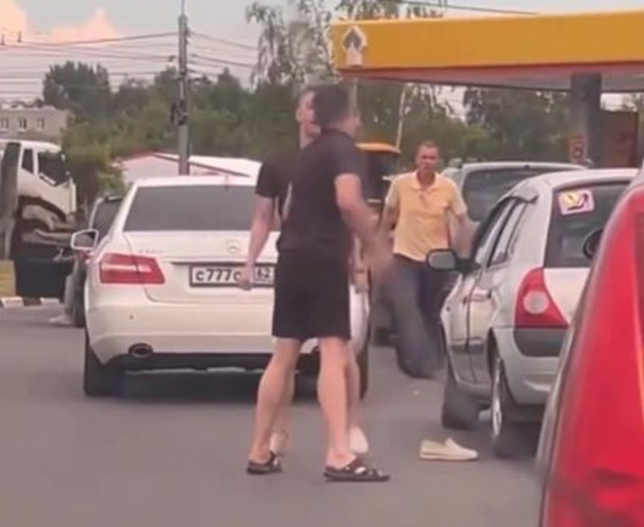 Alarm u Rusiji: Rat stigao do običnih građana, goriva nestaje, inflacija raste, Putin prvi put priznao problem