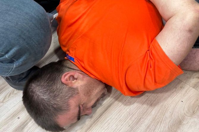 ČOVJEK SA DEVET ŽIVOTA KONAČNO PADA! Operativci NS-a sasjekli opasnog Alibega u šortsama, pancirima i METKOM U CIJEVI – Vijesti ČOVJEK SA DEVET ŽIVOTA KONAČNO PADA! Operativci NS-a sasjekli opasnog Alibega u šortsama, pancirima i METKOM U CIJEVI – Vijesti