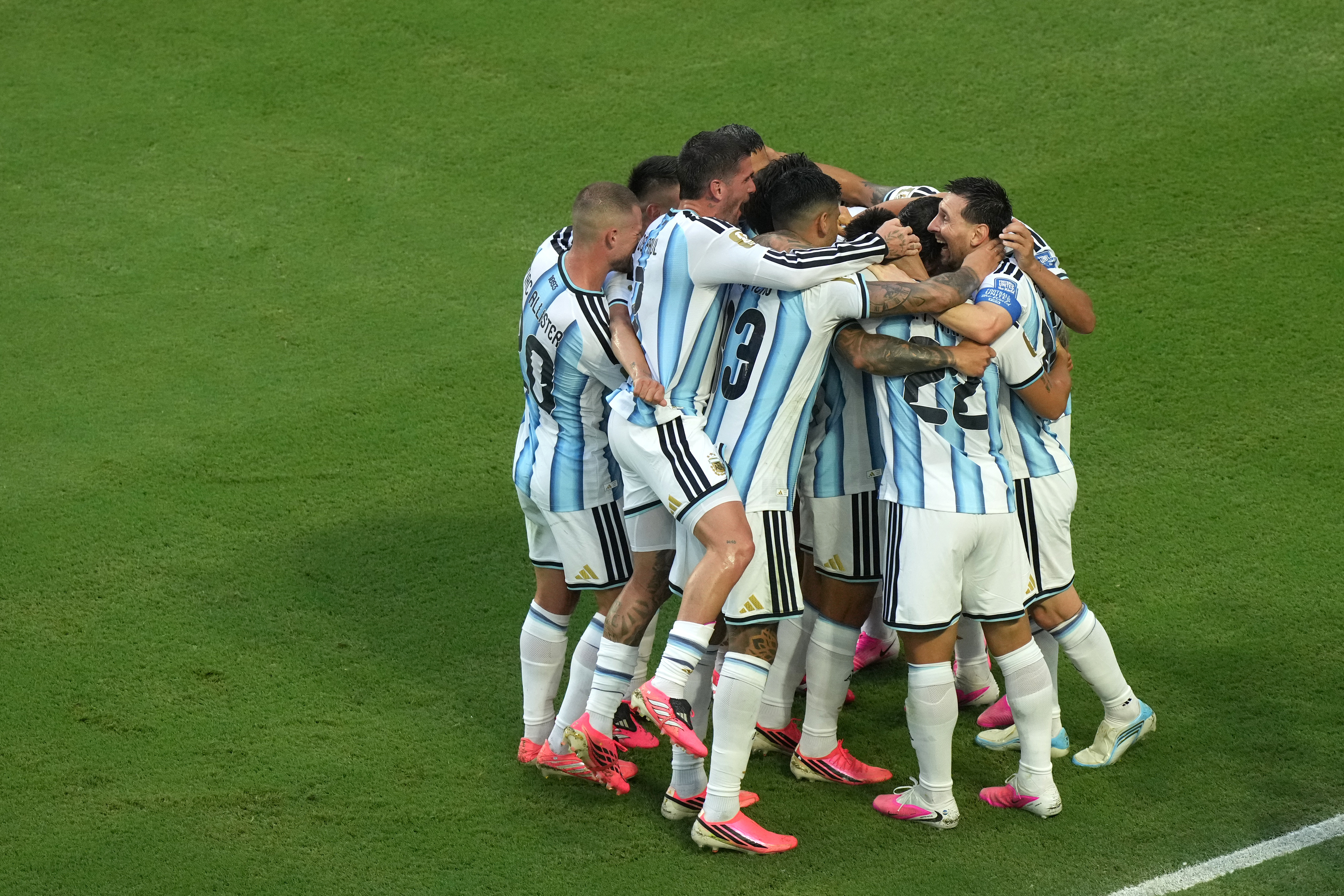 Ovu pesmu navijači Argentine pevaju: Mesi i Maradona u stihovima, a emocija i melodija osvajaju svet