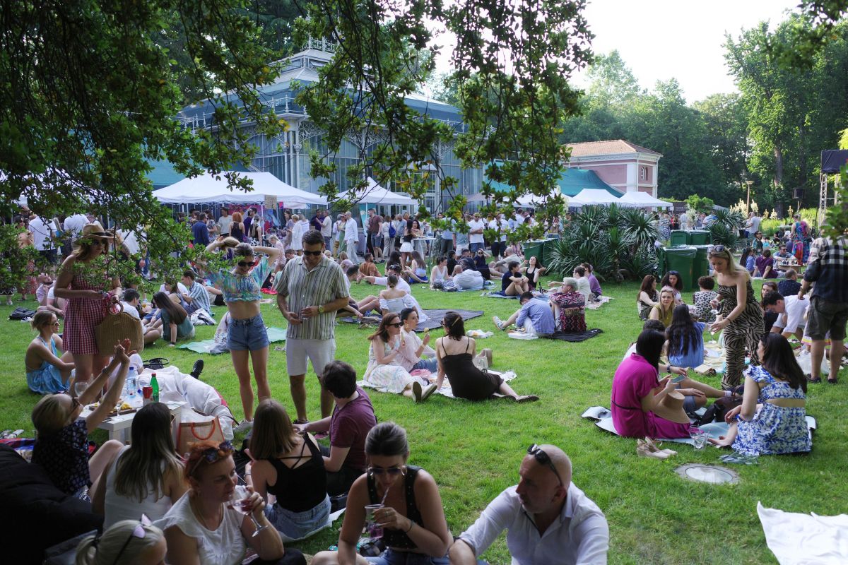 Wine Garden Summer Nights 22. i 23. avgusta: Zoe Kida za DJ pultom i intimni akustični koncert Dejana Cukića