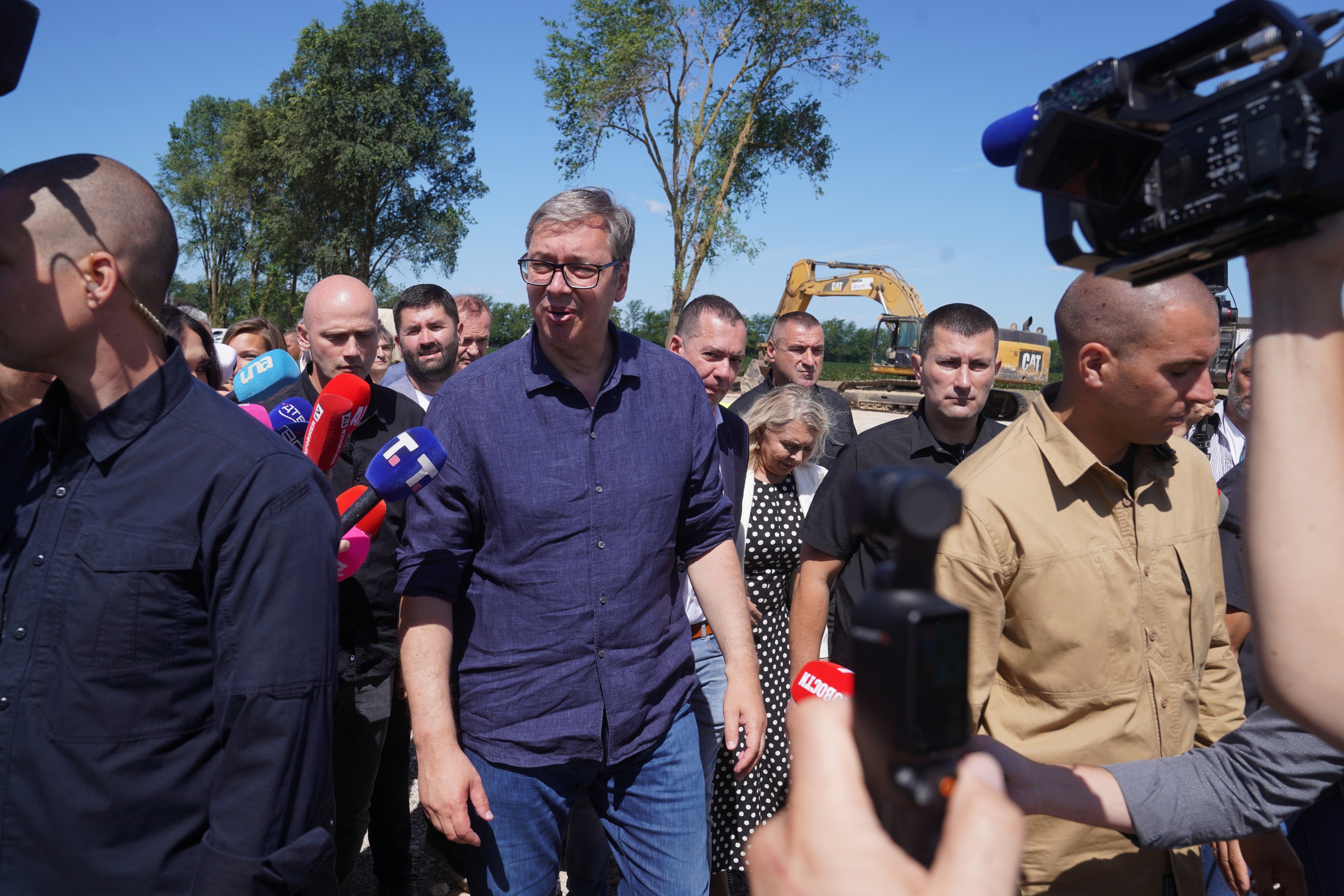 Predsednik Vučić obilazi radove kod Leskovca