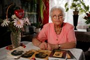 Baka Stanislava 64 godine čuvala tajnu skrivenu ispod stepenica: Kada je otvorena stara sveska, svet je plakao