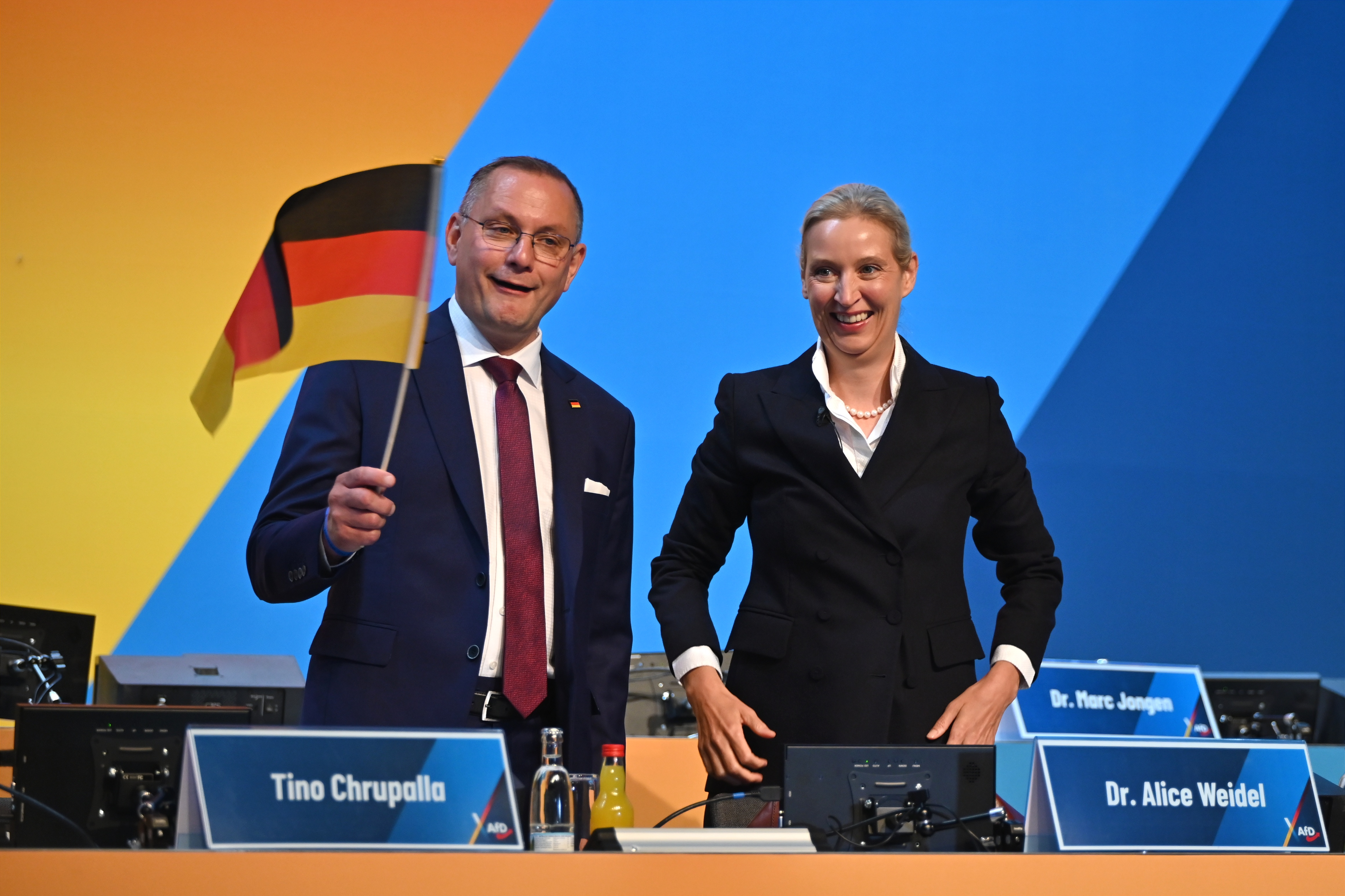 Delegati AfD ponovo izabrali dosadašnje kopredsednike stranke Vajdel i Hrupalu