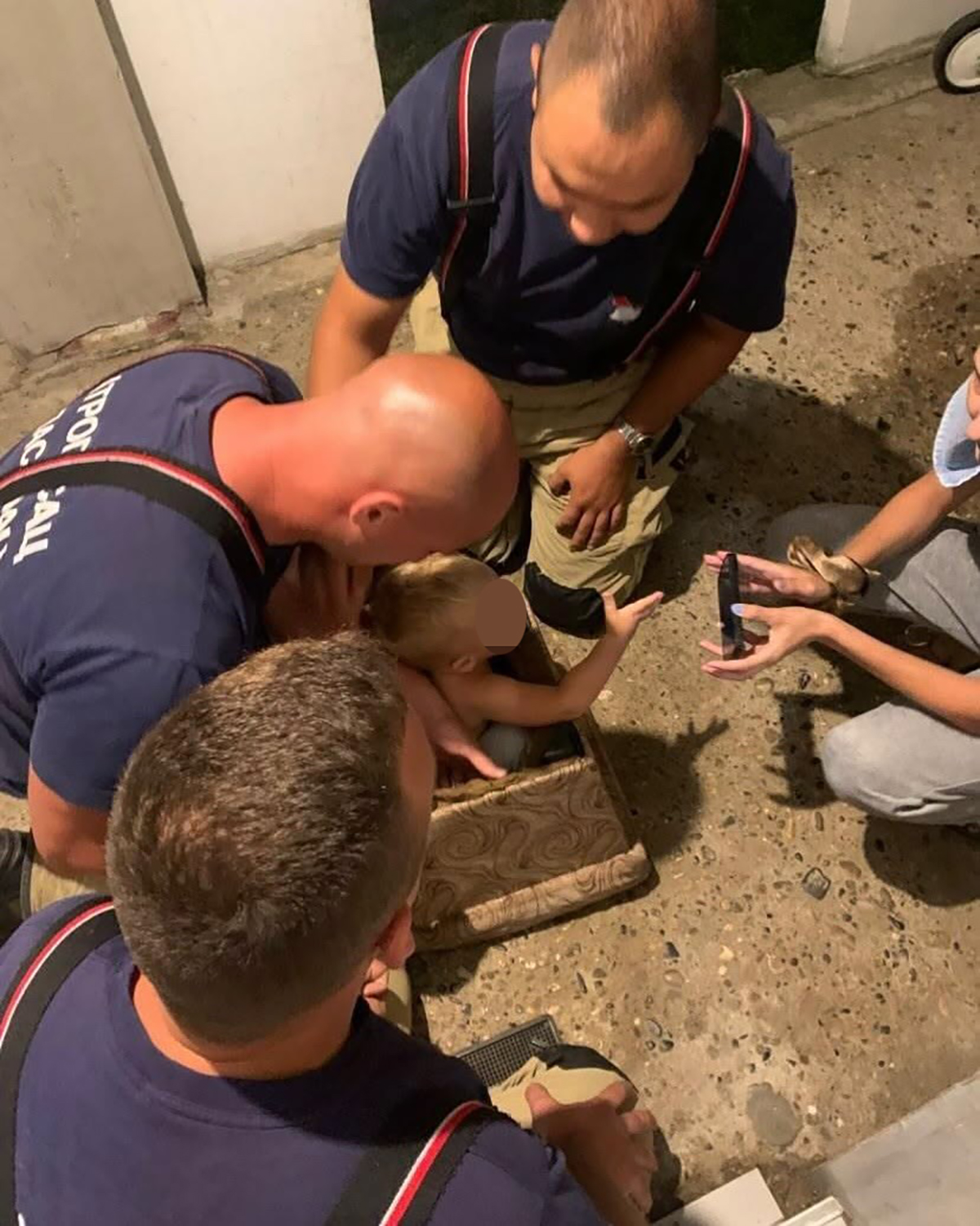 Ovo ima samo u Bosni! Mališa se zaglavio U TABUREU, vatrogasna ekipa došla da ga vadi
