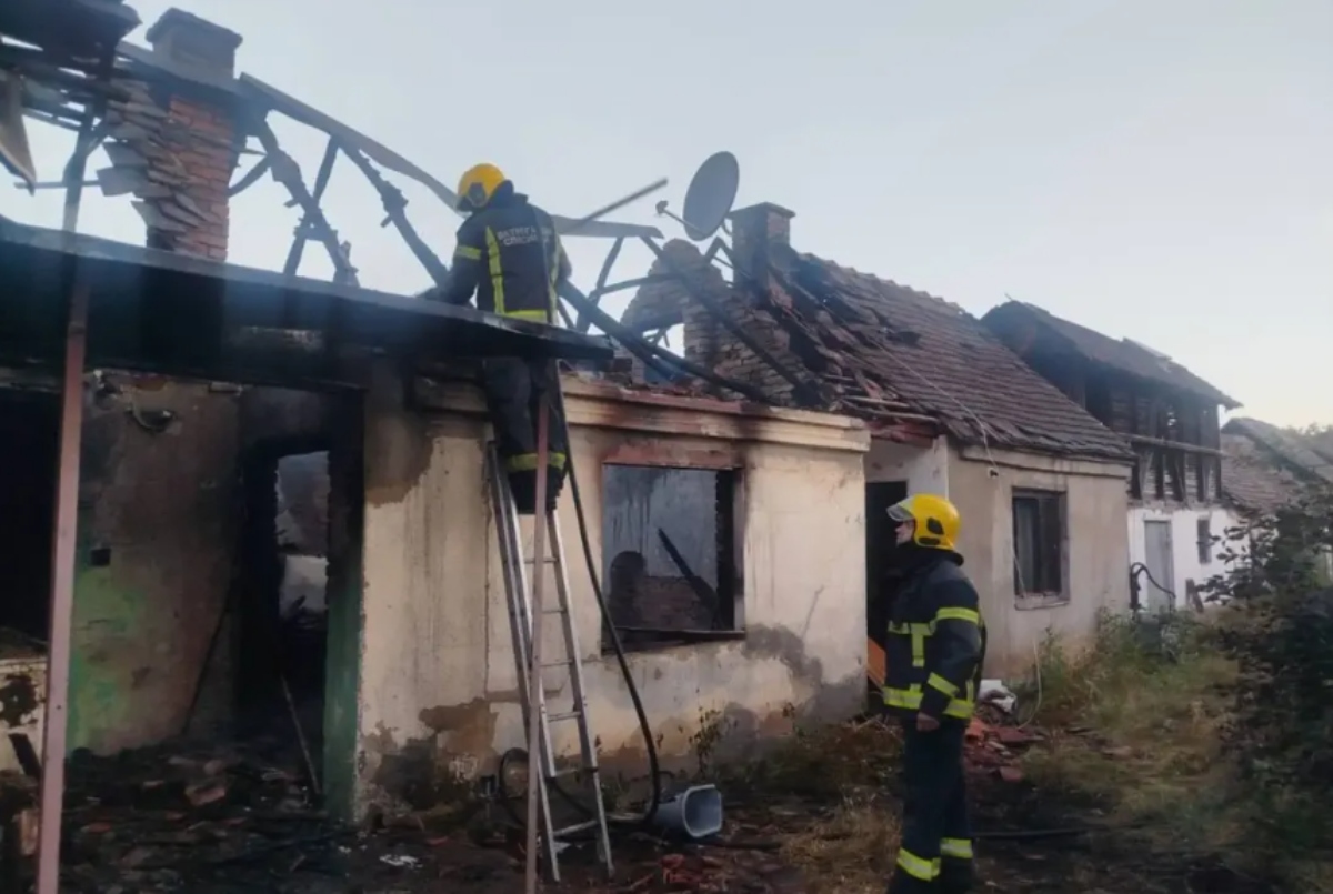 Tragedija u Bogatiću! U požaru stradao muškarac (50)