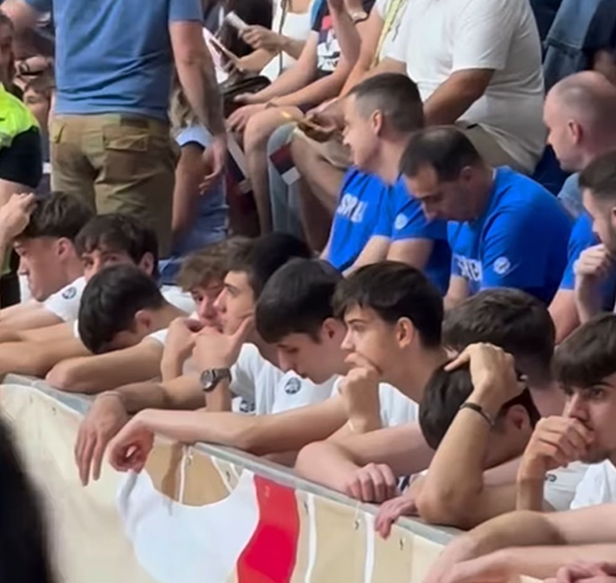 BiH priča o potezu mladih košarkaša tokom intoniranja himne komšija, ovaj gest obilazi region, vi ste ponos