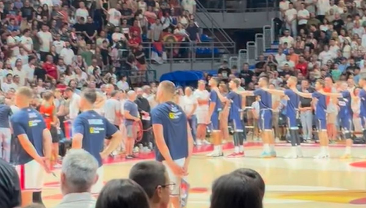 Ovako je Pionir dočekao himnu BiH, posle krenula "Bože pravde", srpska trobojka se viorila