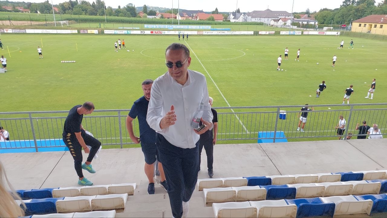 Rasim Ljajić došao da prati meč Partizan - Nefči, sa njim je u društvu bio generalni direktor kluba iz Srbije