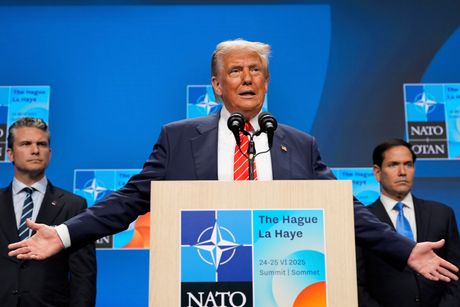 Donald Tramp, NATO, samit