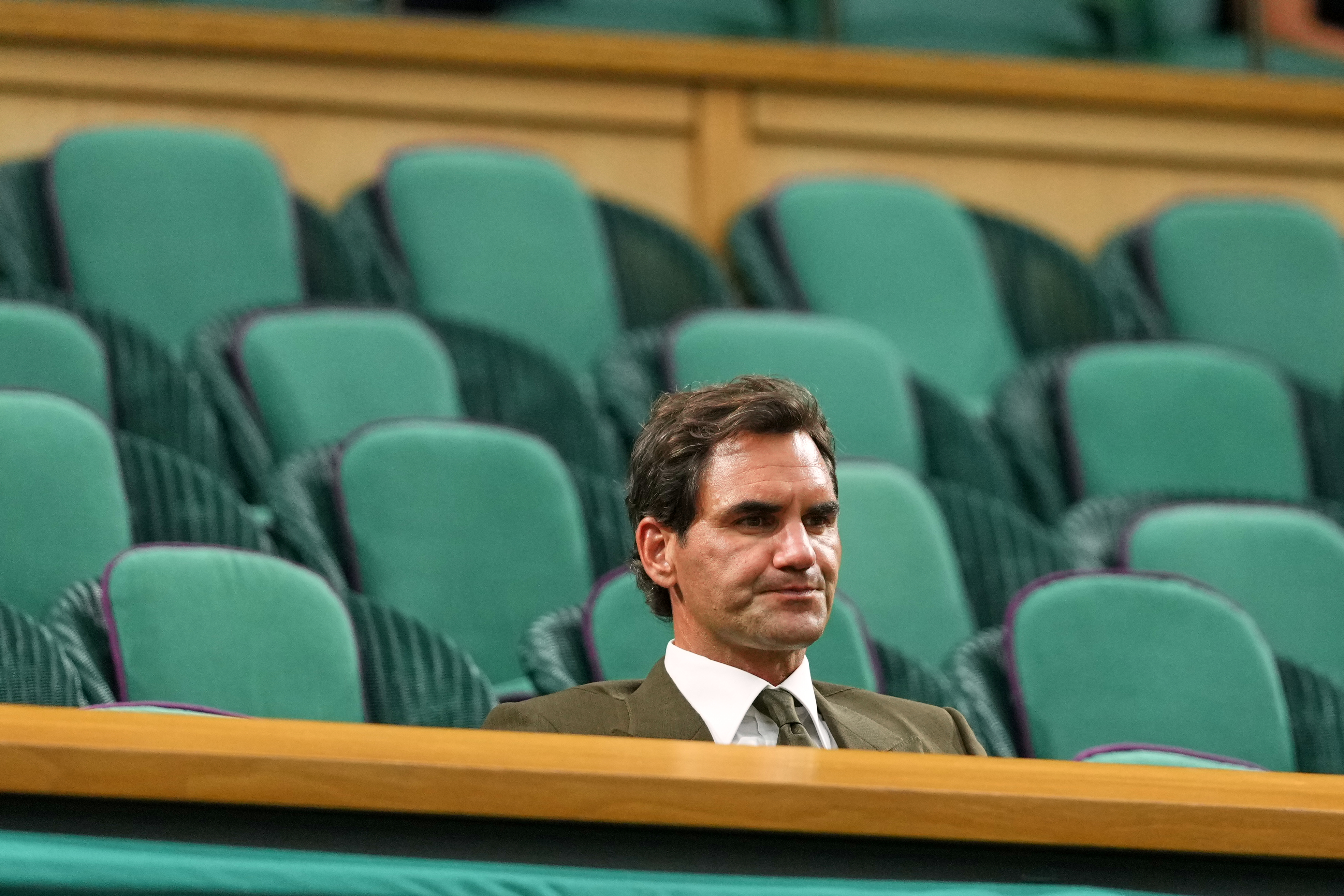 Šta se ovo dešava sa Rodžerom Federerom, fotografija sa Vimbldona iznenadila svet