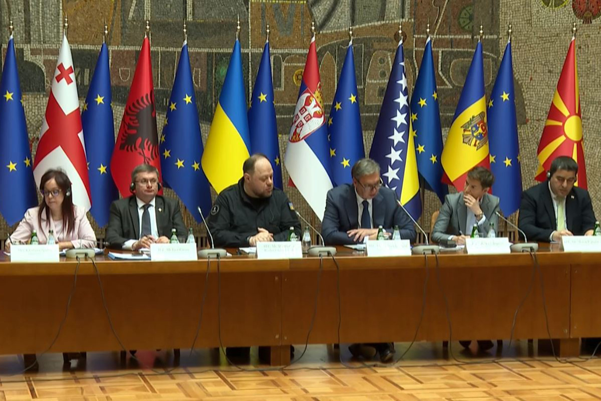 Predsednik Vučić obraća se uživo u Palati Srbija