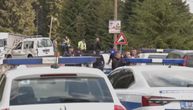 Prve slike sa mesta pogibje tinejdžera: Vozilo izletelo sa kolovoza, nesrećni dečak ispao tokom prevrtanja