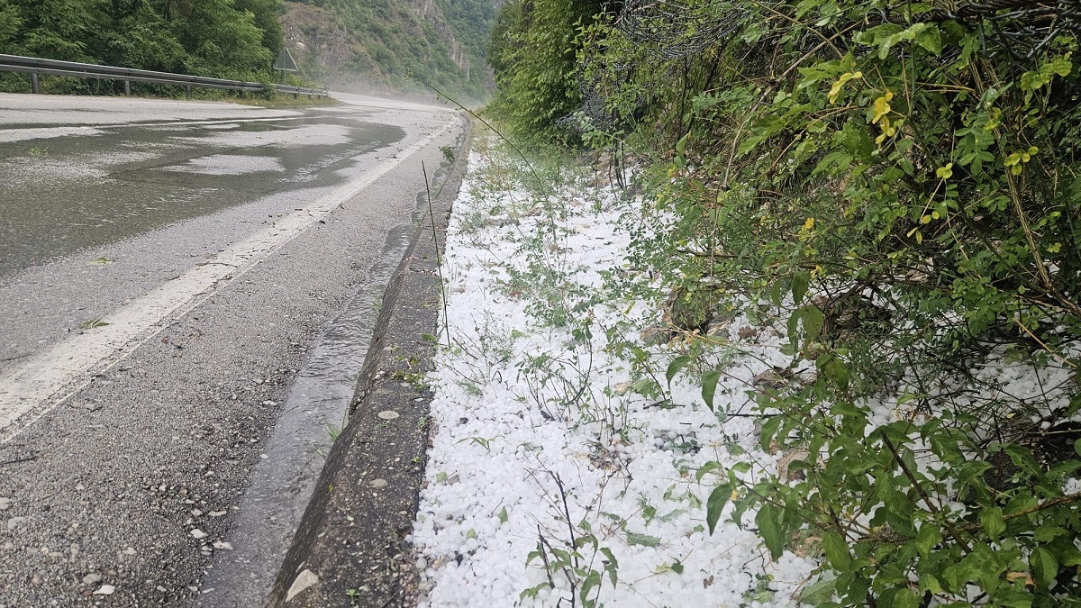 Grad opustošio njive na KiM! Poljoprivrednici u suzama posle razornog nevremena: Sve je uništeno
