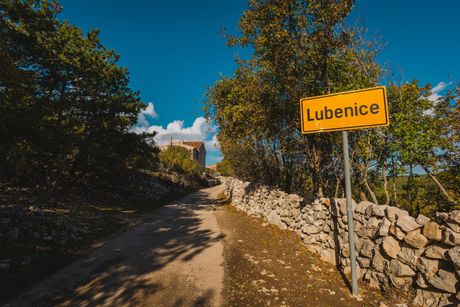 Selo Lubenice, ostrvo Cres, Hrvatska