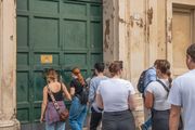Svi čekaju satima da provire kroz ovu ključaonicu: Kada pogledate kroz nju, biće vam jasno zašto
