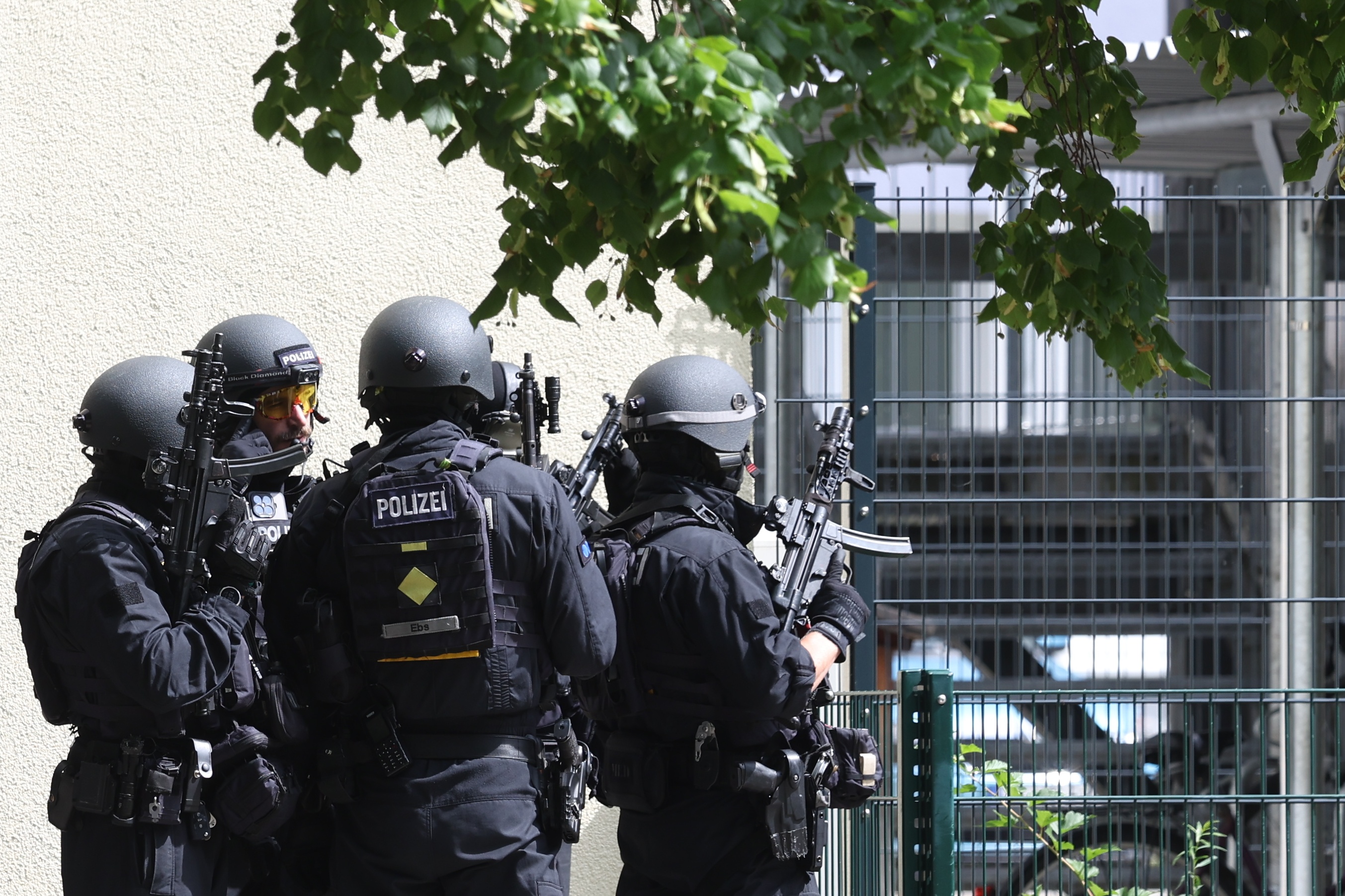 Drama u Berlinu: Muškarac zatvorio ženu u supermarketu, na licu mesta i pregovarač