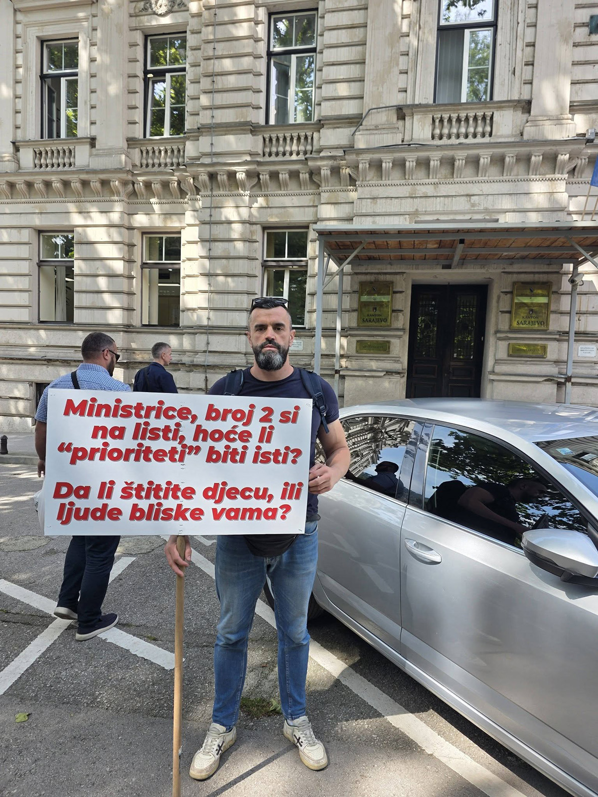 Očajni otac traži pravdu za zlostavljanog sina: "Vezivali ga, a on je plakao i vrištao! Druga deca su umrla"