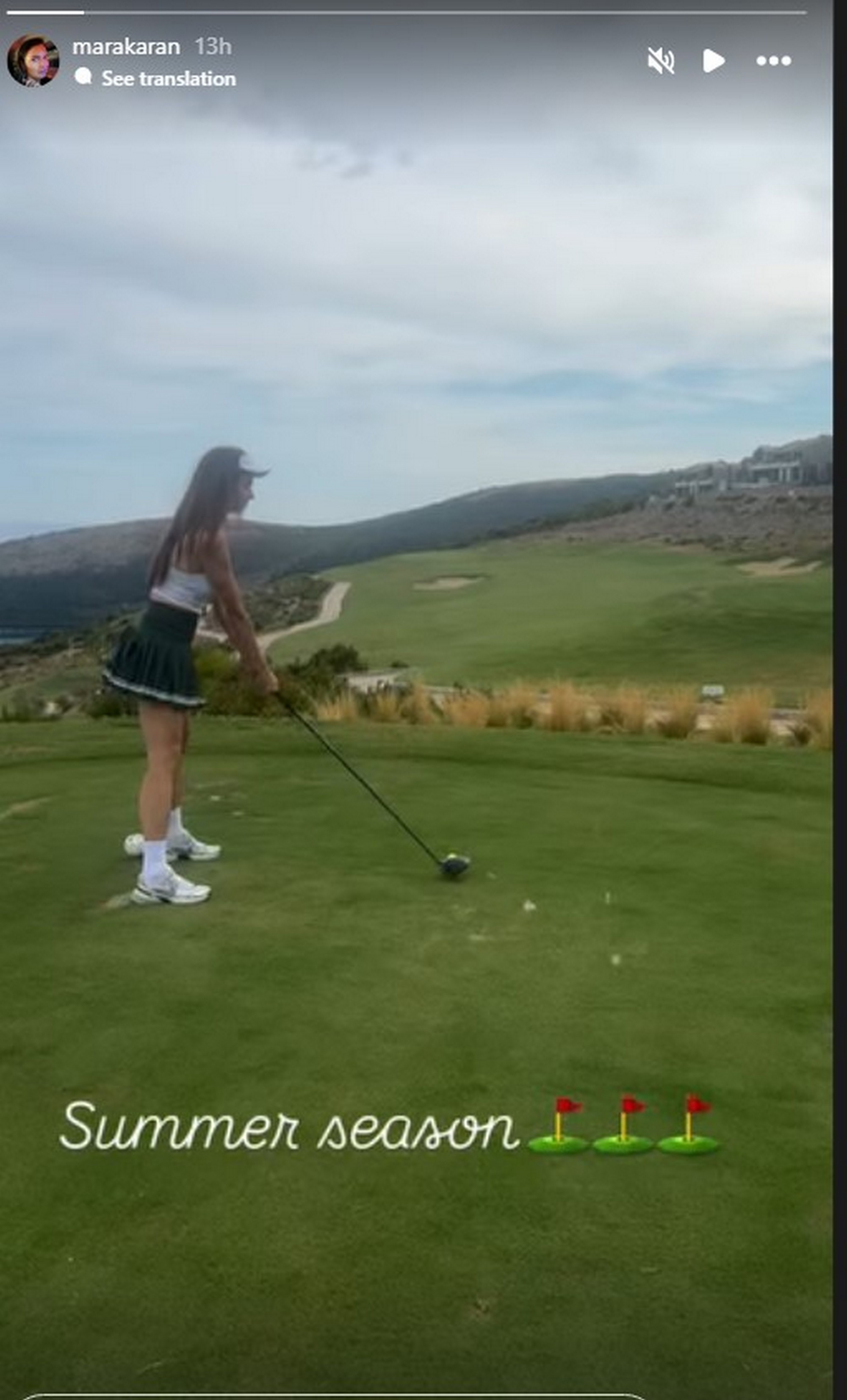 Marija Karan u vrelom izdanju! Raspalila maštu svima: U miniću zaigrala golf, muškarci ne znaju gde da gledaju