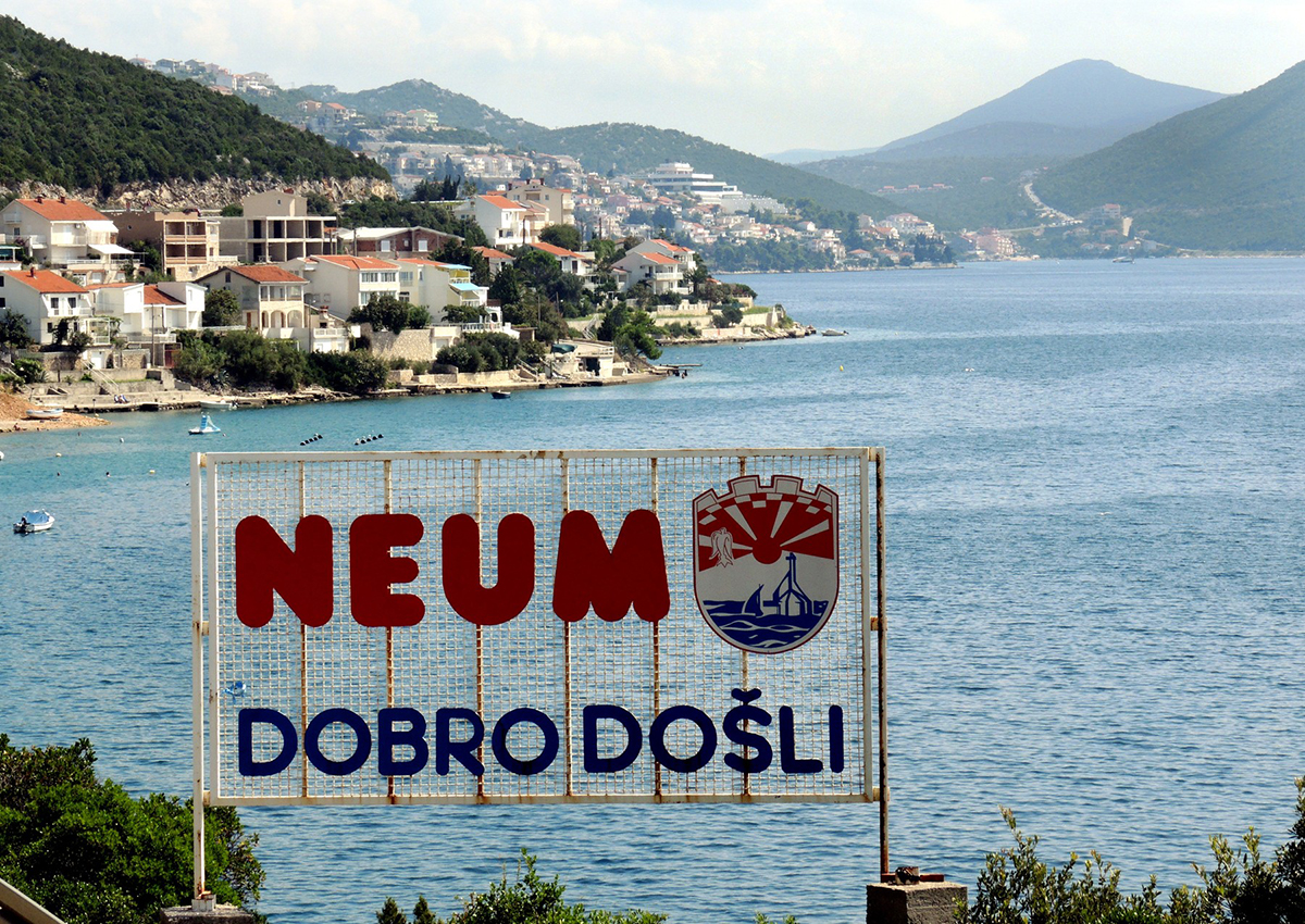 Zapalio se autobus na putu između Dubrovnika i Neuma: Hitno evakuisano 50 putnika