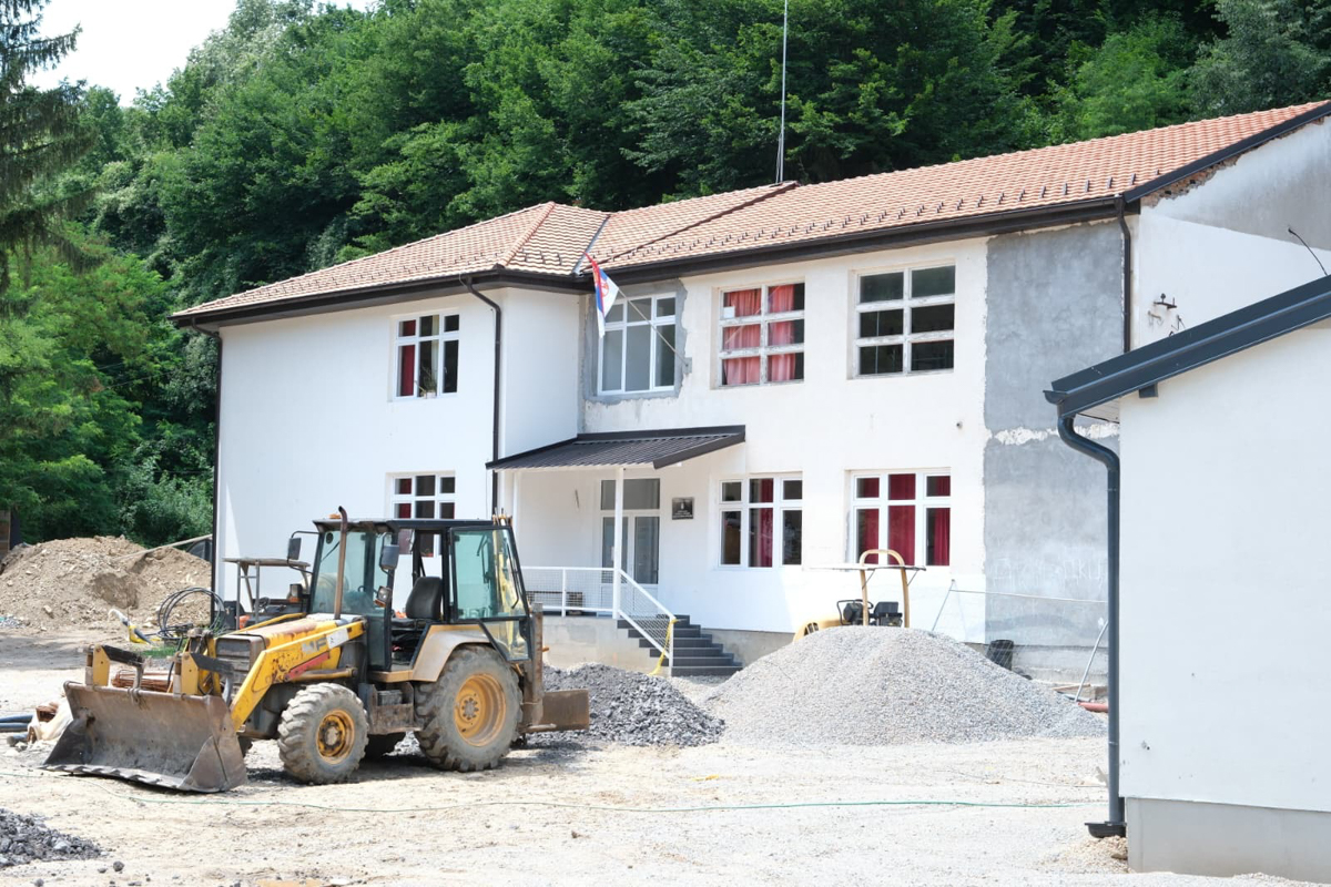 Gotova škola iz snova u malom selu Kostajnik: Ambijent, moderna oprema i sportski tereni za sve mališane