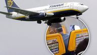 Pilot plakao kada je spustio avion kroz čiji prozor je tokom leta umalo ispao putnik iz Srbije! DETALJI HAOSA!