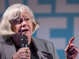 En Vidikomb, Ann Widdecombe