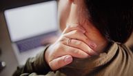 Jedan pilates pokret koji briše bol u vratu od gledanja u telefon: Spas za sve koji rade za računarom
