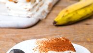 Kremasti kolač sa bananama pravi se za 15 minuta: Ne pali se rerna, a hladi bolje od sladoleda