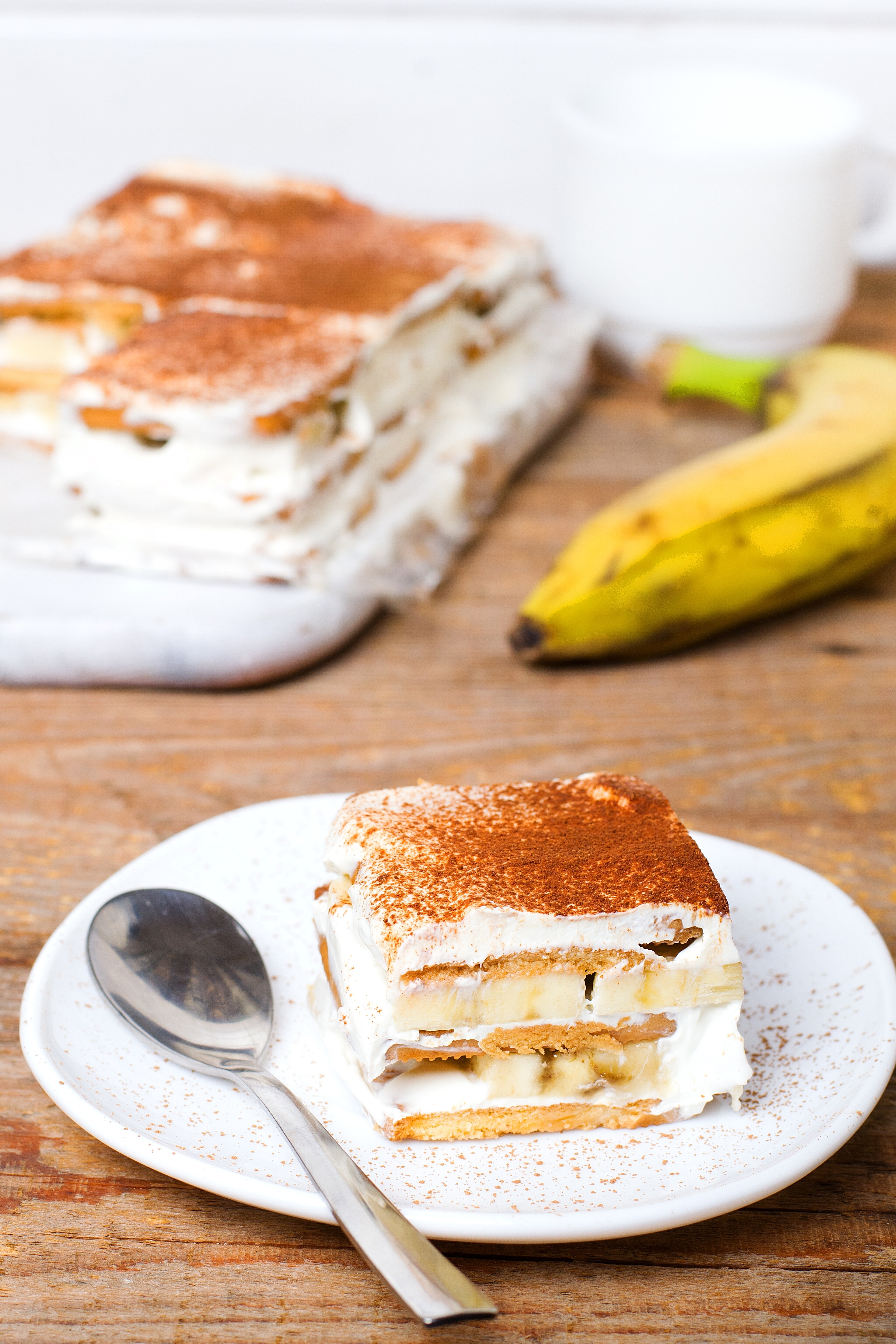 Kremasti kolač sa bananama pravi se za 15 minuta: Ne pali se rerna, a hladi bolje od sladoleda