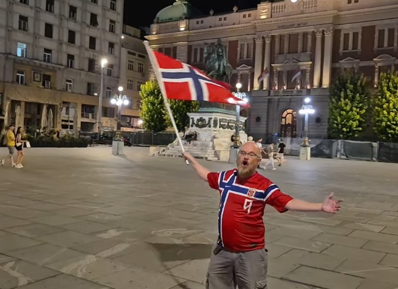Norvežanin bio NATO oficir, sada obožava Srbiju: Poziva Beograđane da "veslaju" kao Vikinzi na Kalemegdanu