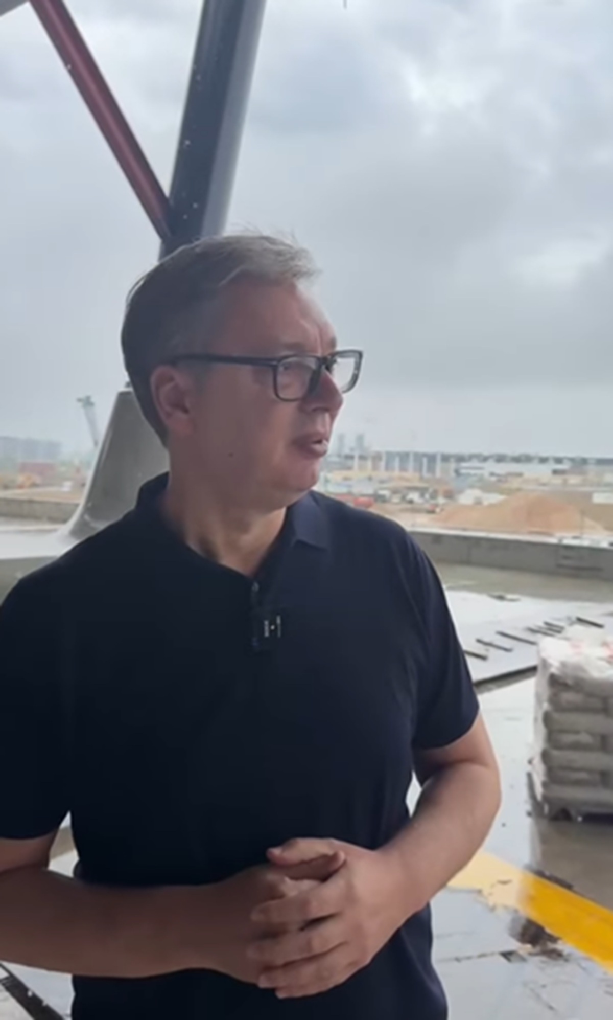 "Bar sam Siniši uništio nedeljno prepodne": Vučić i Mali obišli Expo po pljusku