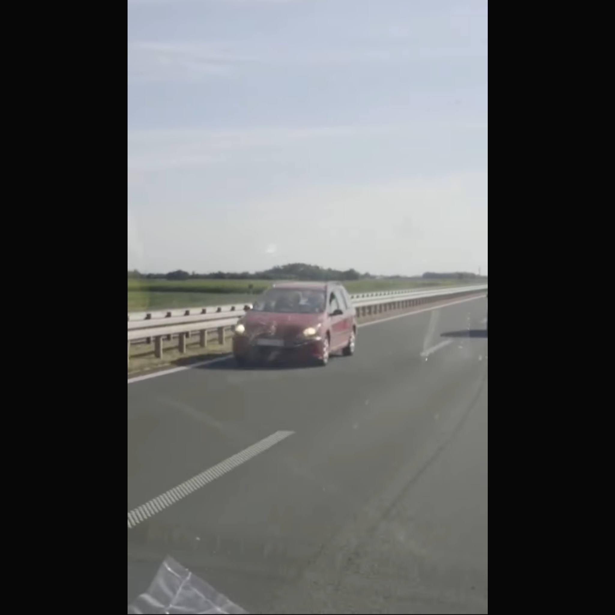 OPREZ, još jedna KAMIKAZA viđena kako "juri" kontra smerom! Snimljen kod Loznice