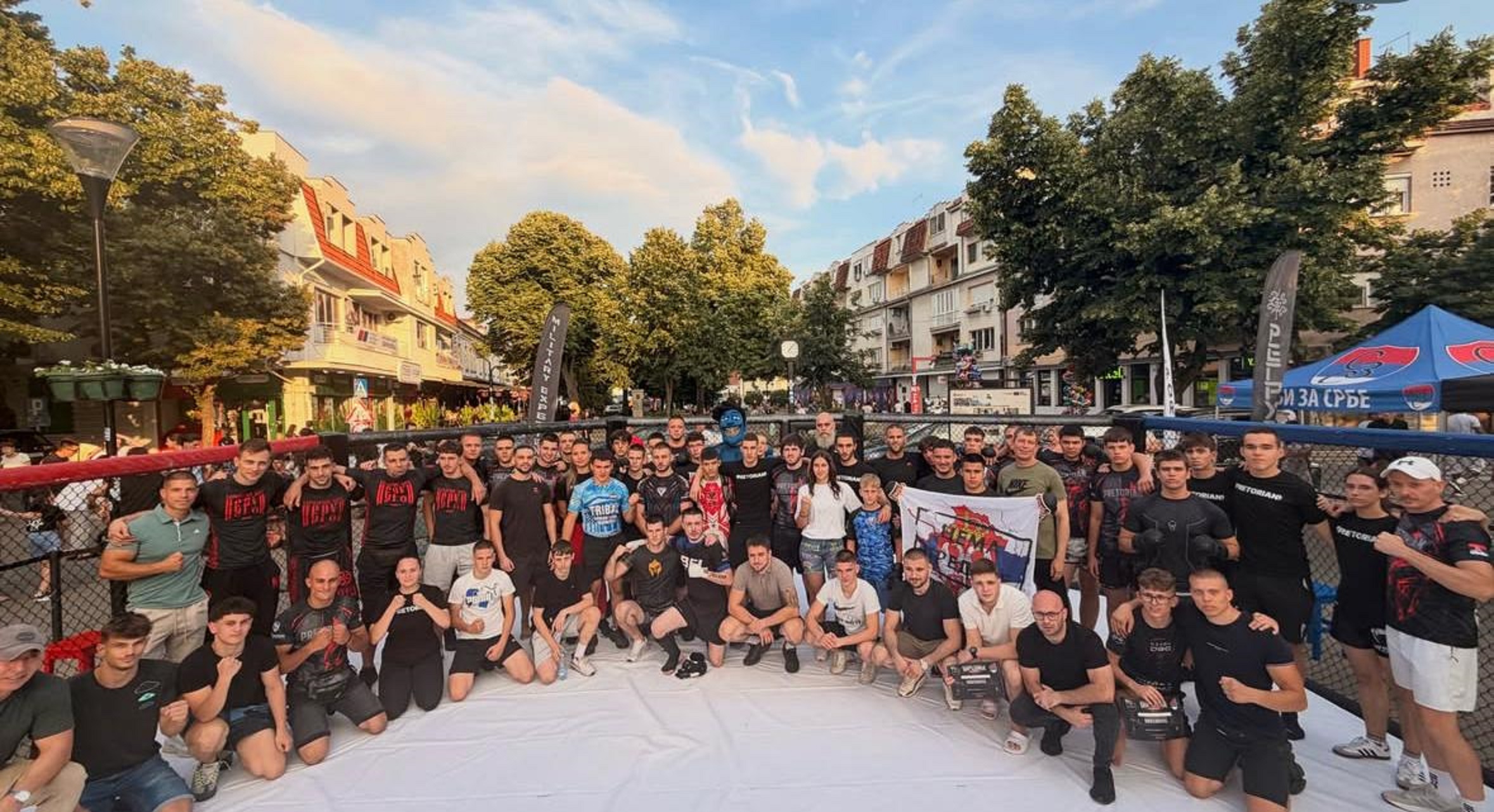 Obrenovac spojio MMA borbe i humanost: Ljudi testirali snagu za pomoć
